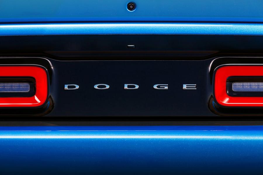  Dodge Challenger SXT 2015 года  (фото 16 из 59)